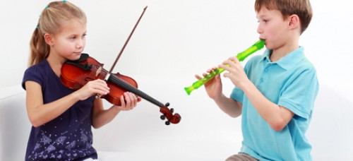 niños con instrumentos
