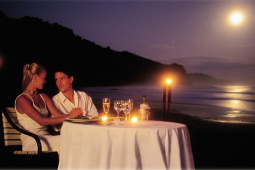 cena romantica en la playa